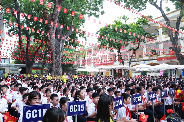 Tiếng trống khai trường trên khắp Thủ đô - Khát vọng đổi mới và nâng cao chất lượng dạy, học- Ảnh 9.