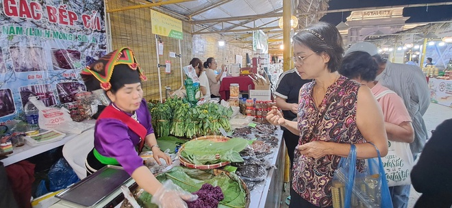 Hà Nội khai mạc hội chợ đặc sản vùng miền Việt Nam 2024- Ảnh 3.