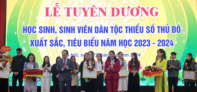 Hà Nội tuyên dương 190 học sinh, sinh viên dân tộc thiểu số xuất sắc, tiêu biểu- Ảnh 2.