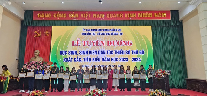 Hà Nội tuyên dương 190 học sinh, sinh viên dân tộc thiểu số xuất sắc, tiêu biểu- Ảnh 3.