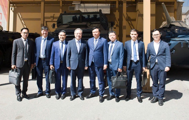 Đoàn công tác Công an TP. Hà Nội dâng hoa tại Quảng trường Hồ Chí Minh ở TP Mát-xcơ-va- Ảnh 5. Đoàn công tác Công an TP. Hà Nội dâng hoa tại Quảng trường Hồ Chí Minh ở TP Mát-xcơ-va- Ảnh 5.