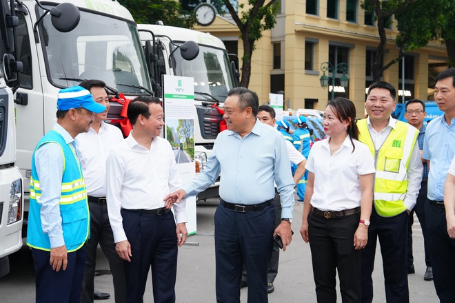 Hà Nội tiên phong vận hành thiết bị vệ sinh môi trường hiện đại- Ảnh 4. Hà Nội tiên phong vận hành thiết bị vệ sinh môi trường hiện đại- Ảnh 4.