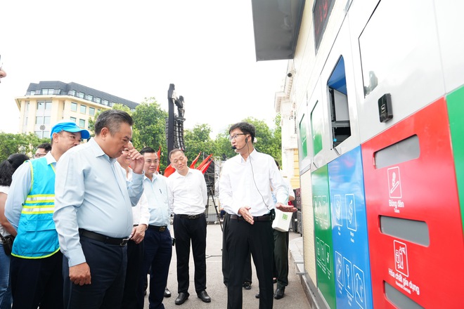 Hà Nội tiên phong vận hành thiết bị vệ sinh môi trường hiện đại- Ảnh 3. Hà Nội tiên phong vận hành thiết bị vệ sinh môi trường hiện đại- Ảnh 3.