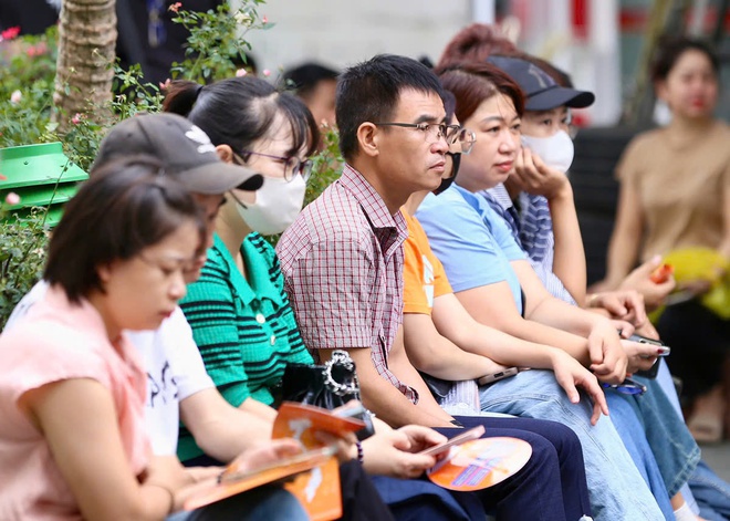Thí sinh Hà Nội bước vào môn thi đầu tiên Kỳ thi tuyển sinh lớp 10 công lập- Ảnh 6. Thí sinh Hà Nội bước vào môn thi đầu tiên Kỳ thi tuyển sinh lớp 10 công lập- Ảnh 6.