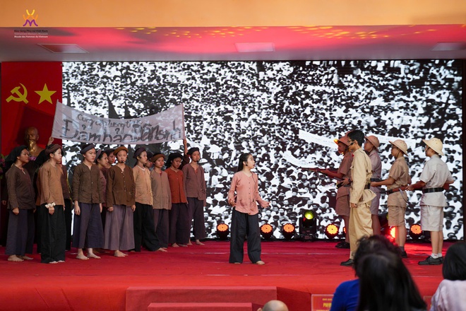 Triển lãm ảnh 'Sen trong đá: Tâm sáng, lòng son'- Ảnh 3.