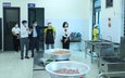 Kiểm tra đột xuất bữa ăn bán trú tại trường Tiểu học Chu Minh-Quảng Oai