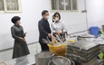Trưởng Tiểu học Cự Khê thay nhà thầu mới cung cấp bữa ăn bán trú theo quy định