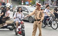 Cảnh sát giao thông Hà Nội đồng loạt ra quân tuyên truyền, xử lý phụ huynh và học sinh vi phạm giao thông