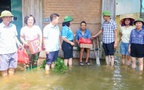 Lũ sông xuống chậm, các địa phương tiếp tục hỗ trợ người dân vùng ngập lụt