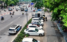 Ha Noi reviews land plots for installing charging stations for clean energy vehicles