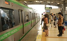 Lượng kh&#225;ch đi t&#224;u điện C&#225;t Linh-H&#224; Đ&#244;ng ng&#224;y c&#224;ng tăng