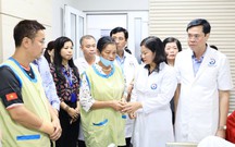 L&#227;nh đạo TP. H&#224; Nội thăm hỏi nạn nh&#226;n vụ ch&#225;y tại quận Ho&#224;ng Mai