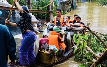 Lũ sông rút chậm, Hà Nội hiện còn 23 nghìn người dân sơ tán vì ngập lụt