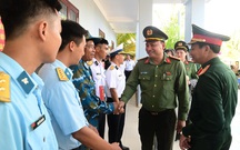 Thắm tình Công an Thủ đô với quân và dân Trường Sa