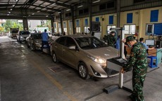 Lực lượng quân đội tham gia hỗ trợ công tác đăng kiểm cho Hà Nội