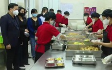 H&#224; Nội: H&#224;ng chục học sinh Trường Tiểu học Kim Giang bị ngộ độc thực phẩm