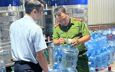 Công an Hà Nội khởi tố 4 đối tượng trong vụ sản xuất, buôn bán nước Lavie giả