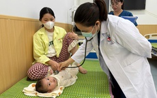 Chủ động ph&#242;ng chống bệnh cho trẻ nhỏ thời tiết giao m&#249;a