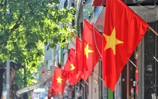 Hà Nội treo cờ Tổ quốc nhân kỷ niệm 71 năm Ngày Giải phóng Thủ đô
