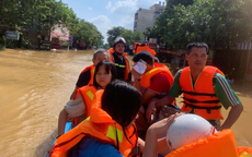 Hà Nội: Công an cơ sở nỗ lực hỗ trợ người dân ứng phó với mưa lũ