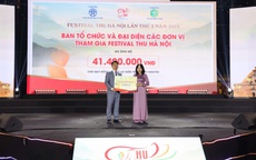 Chung tay ủng hộ đồng b&#224;o miền Trung tại Lễ Bế mạc Festival Thu H&#224; Nội 2025
