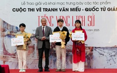 Trưng b&#224;y c&#225;c t&#225;c phẩm đoạt giải cuộc thi vẽ tranh &#39;Tiếng vang lịch sử&#39;