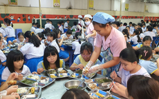 H&#224; Nội chuẩn h&#243;a bữa ăn b&#225;n tr&#250;, bảo đảm an to&#224;n thực phẩm cho học sinh