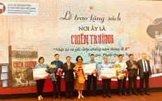 Lễ trao tặng sách “Nơi ấy là chiến trường” của tác giả Phạm Quang Nghị