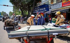 Tăng cường xử phạt xe tự chế, xe chở hàng hóa cồng kềnh