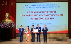 Công bố các quyết định về công tác cán bộ tại phường Tây Hồ