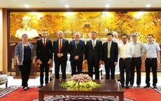 Phó Chủ tịch UBND Thành phố Nguyễn Mạnh Quyền tiếp xã giao đoàn công tác của Đảng Xã hội Hungary
