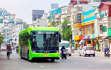 Hà Nội ưu tiên chuyển đổi phương tiện 'xanh', hạ tầng trạm sạc xe điện