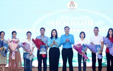 Liên đoàn Lao động TP. Hà Nội trao Quyết định thành lập 31 Công đoàn cơ sở