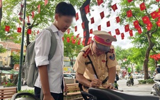 C&#244;ng an H&#224; Nội triển khai cao điểm tuy&#234;n tuyền, xử l&#253; học sinh vi phạm ATGT