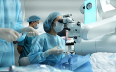 Ứng dụng công nghệ phẫu thuật tật khúc xạ hiện đại trên thế giới