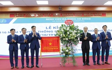 Bệnh viện Đa khoa Hà Đông đón nhận Cờ thi đua của Chính phủ
