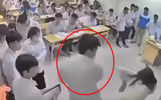 Khởi tố, bắt tạm giam nam sinh lớp 12 hành hung cô giáo