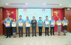 Bế giảng lớp bồi dưỡng nghiệp vụ Công đoàn cho cán bộ Công đoàn Lào