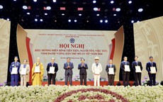 Hà Nội vinh danh 9 ‘Công dân Thủ đô ưu tú’ và biểu dương 15 gương điển hình tiên tiến
