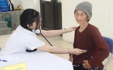 Tuổi trẻ ngành Y tế Thủ đô khám sức khỏe miễn phí cho người cao tuổi
