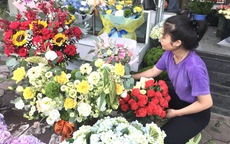 Thị trường hoa, quà tặng dịp 8/3: Mẫu mã đa dạng, mới lạ