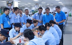 Ấm áp 'Bữa cơm Công đoàn'