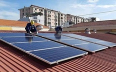 Cảnh báo nguy cơ cháy, nổ từ hệ thống điện mặt trời áp mái