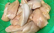 Kiểm tra, xử lý thông tin thực phẩm có dấu hiệu bất thường tại Trường Tiểu học Lê Trọng Tấn