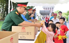 Trao 45.000 suất quà nghĩa tình tặng đồng bào, du khách viếng Lăng Bác dịp Quốc khánh