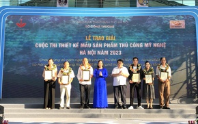 Trao giải Cuộc thi Thiết kế mẫu sản phẩm thủ c&#244;ng mỹ nghệ H&#224; Nội năm 2023
