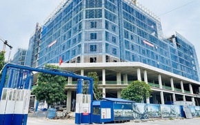 Chủ đầu tư dựng bạt cho dân xếp hàng nộp hồ sơ mua nhà ở xã hội tại Đông Anh