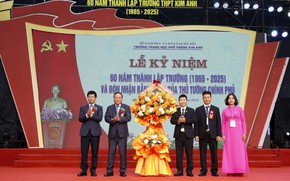 Trường THPT Kim Anh đ&#243;n nhận Bằng khen của Thủ tướng Ch&#237;nh phủ