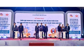 Kết nối sản phẩm OCOP và làng nghề gắn với du lịch tại Bát Tràng