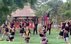‘Vui hội non s&#244;ng’- Kết nối văn h&#243;a truyền thống c&#225;c d&#226;n tộc tại Thủ đ&#244;